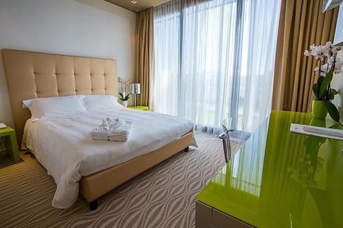 One & Restaurant 4*