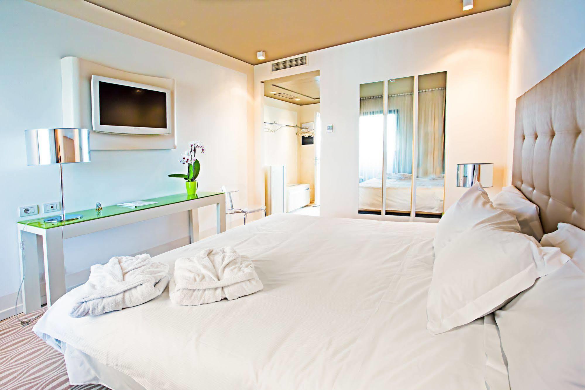 Hotel One & Restaurant
