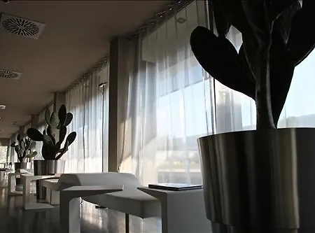 One Hotel & Restaurant 