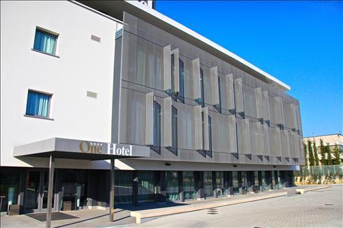 One & Restaurant Hotel 4*