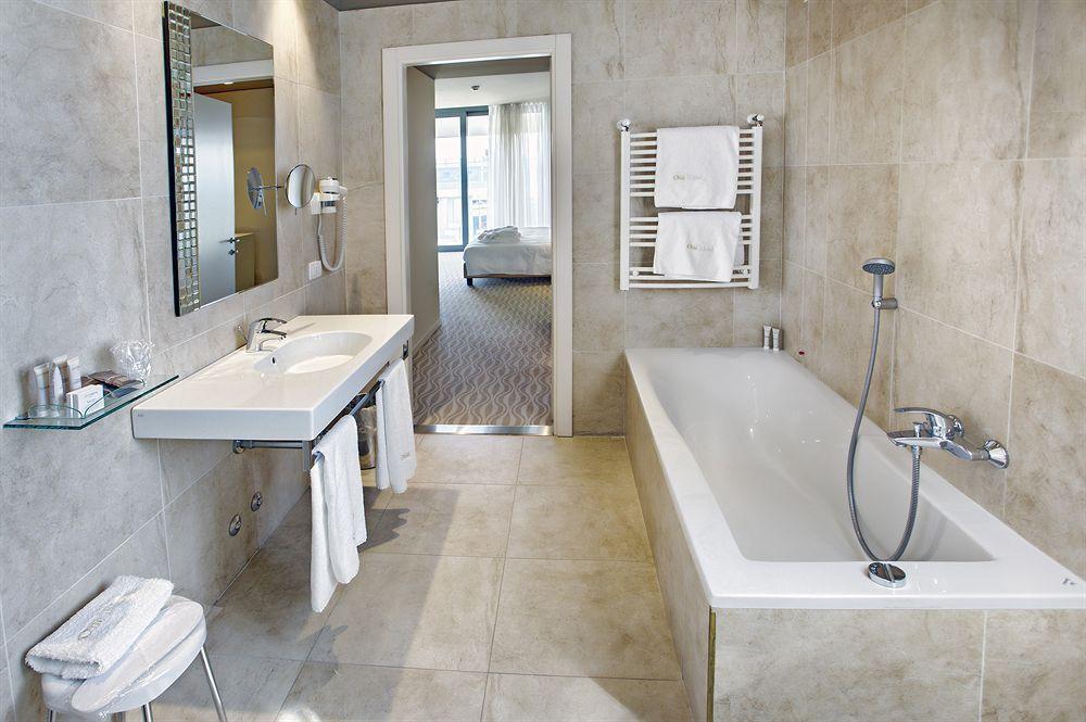 One & Restaurant Hotel
