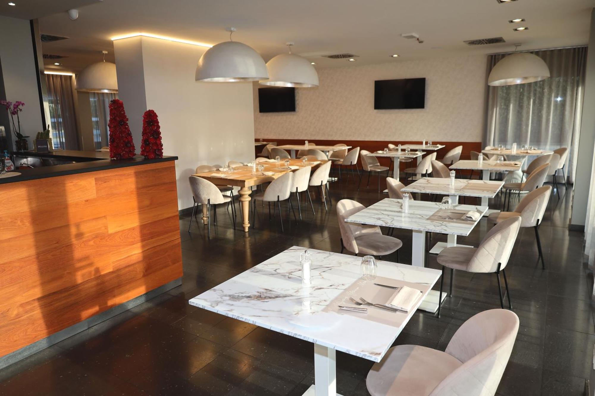 Hotel One & Restaurant 4*