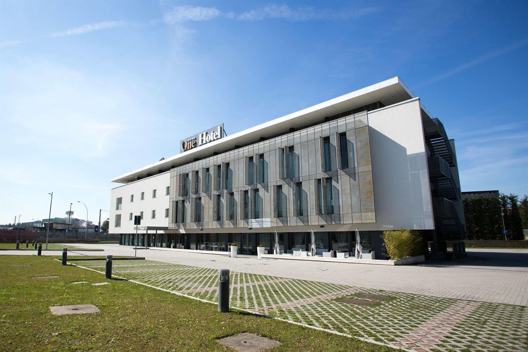 One & Restaurant Hotel Dalmine