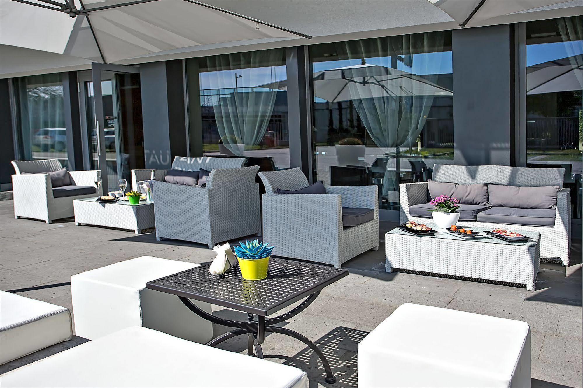 One & Restaurant 4*